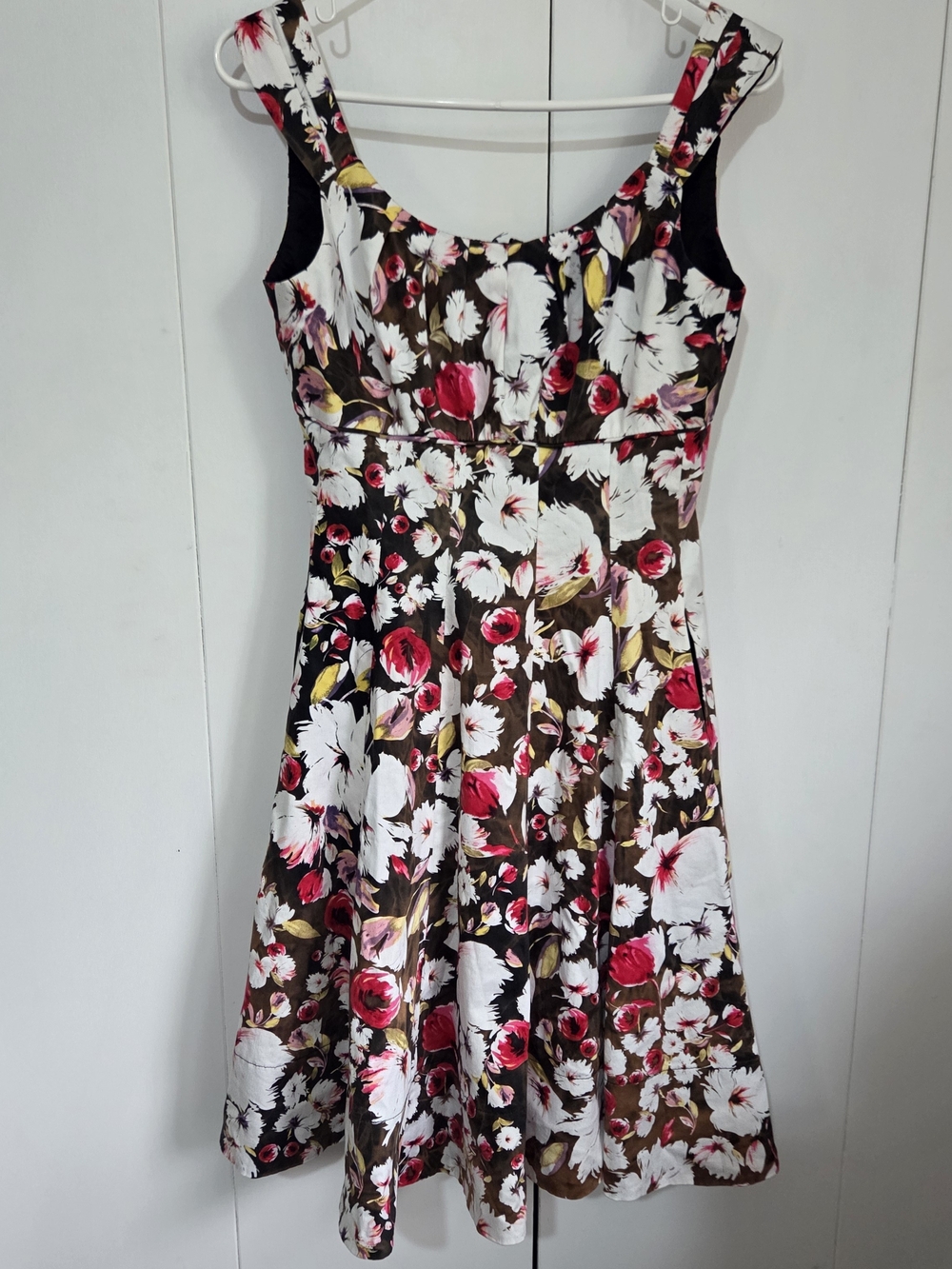 White House Black Market Floral Fit & Flare Sundress Pockets Size 4 WHBM